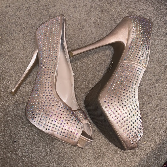 Beautiful Jennifer Lopez heels - Picture 1 of 5